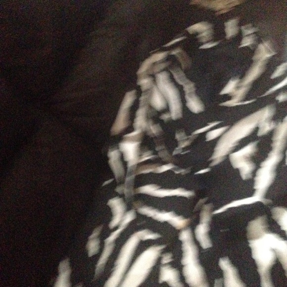 Black and white coat or blazer use for both - Picture 5 of 8